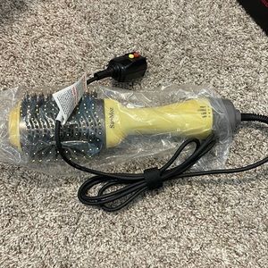 SanMoz yellow hot air brush. New in plastic